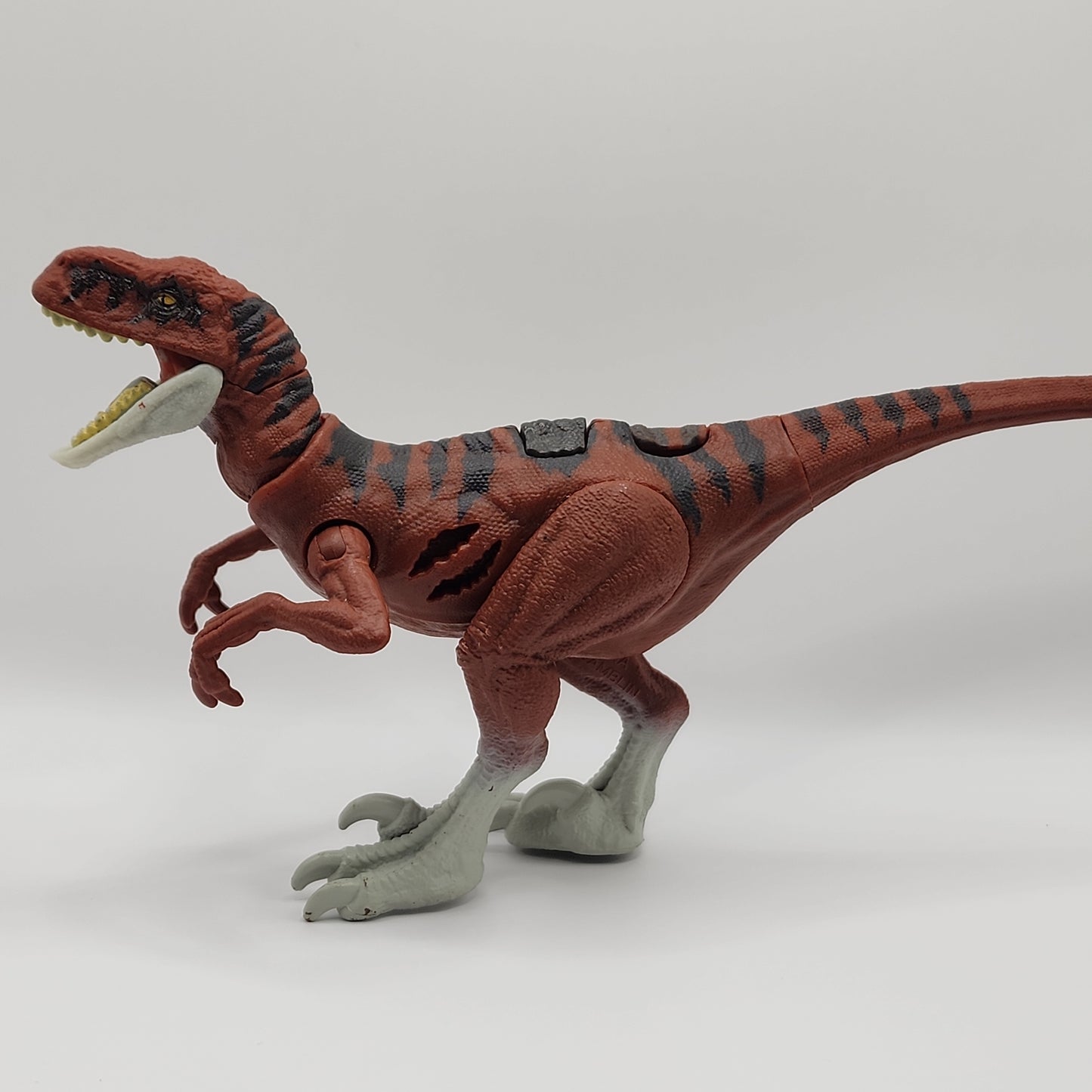 Jurassic World Dominion Extreme Damage Atrociraptor Dinosaur Figure